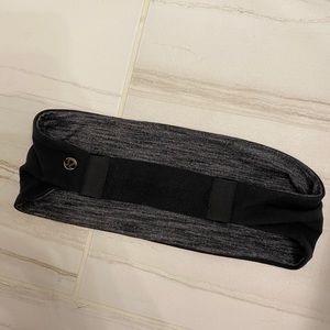 Reversible Lululemon black and gray headband